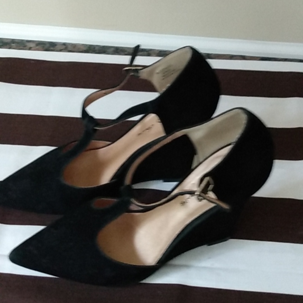 Shoes - Picture 8 of 11